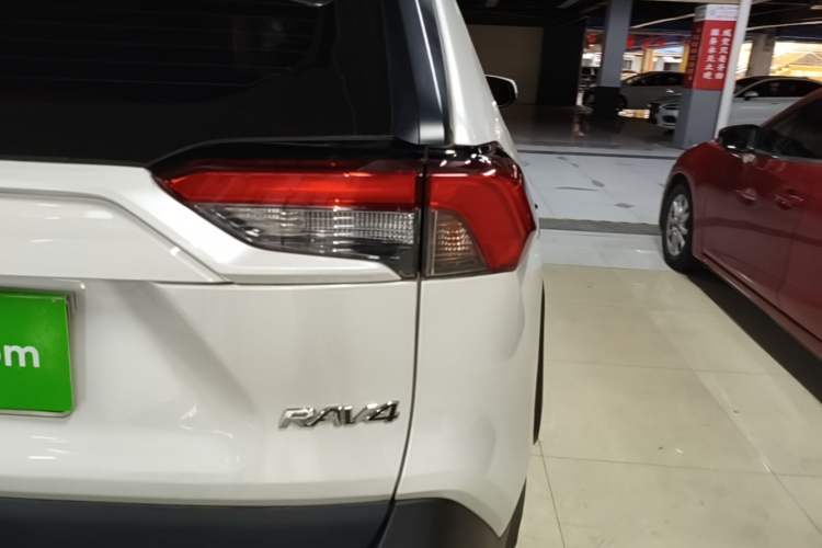 Used Toyota RAV4 2022 2.0L CVT Two-Wheel Drive Fashion Edition Exterior 3