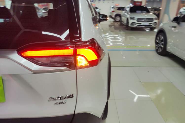 Used Toyota RAV4 2022 2.0L CVT Four-Wheel Drive Premium Edition Exterior 3