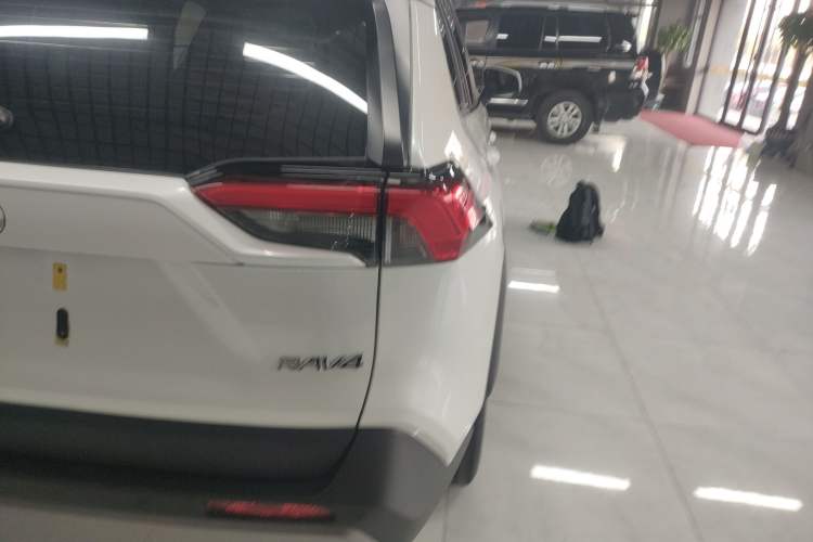 Used Toyota RAV4 2022 2.0L CVT Two-Wheel Drive Fashion Plus Edition Exterior 3