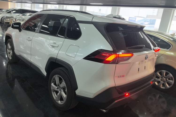 Used Toyota RAV4 2022 Dual-Engine 2.5L E-CVT Two-Wheel Drive Elite Edition Exterior 3