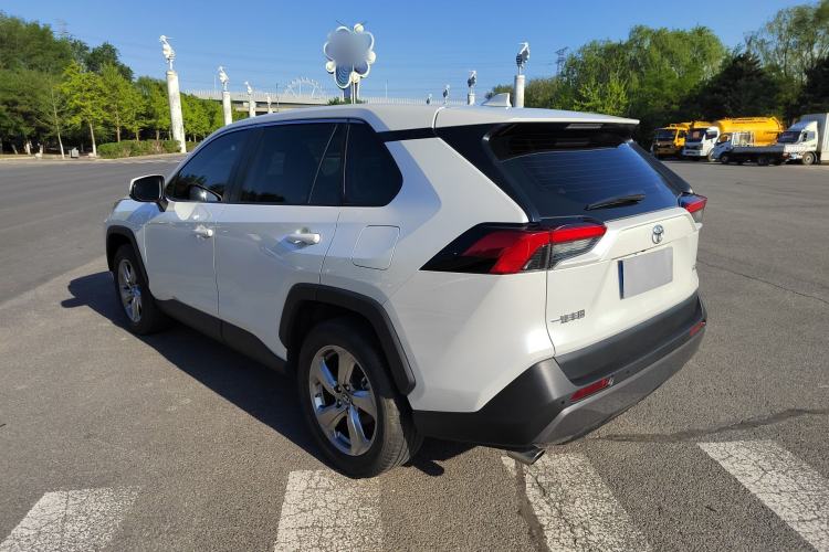 Used Toyota RAV4 2022 2.0L CVT Two-Wheel Drive Fashion Plus Edition Exterior 3