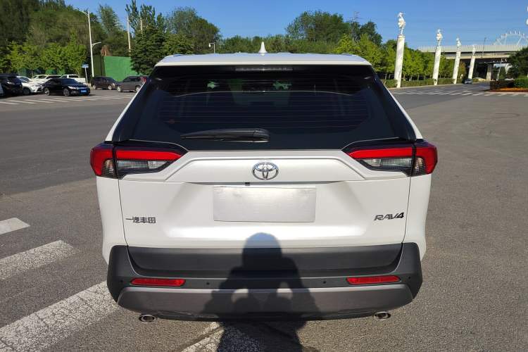 Used Toyota RAV4 2022 2.0L CVT Two-Wheel Drive Fashion Plus Edition Exterior 4