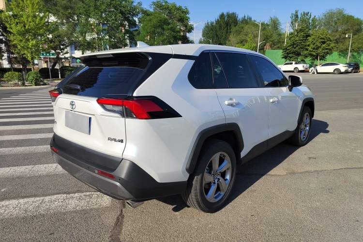Used Toyota RAV4 2022 2.0L CVT Two-Wheel Drive Fashion Plus Edition Exterior 5