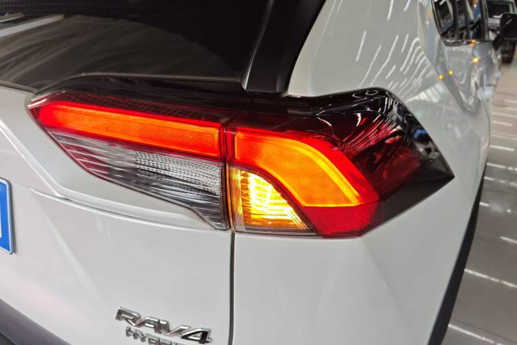 Used Toyota RAV4 2022 Dual-Engine 2.5L E-CVT Four-Wheel Drive Elite Plus Edition Exterior 6