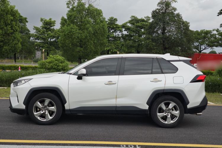 Used Toyota RAV4 2022 2.0L CVT Two-Wheel Drive Fashion Edition Exterior 6