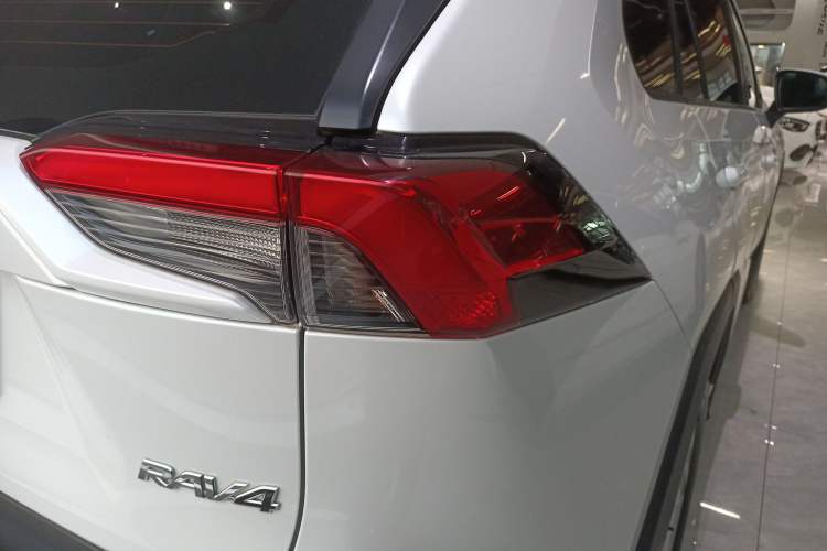 Used Toyota RAV4 2022 2.0L CVT Two-Wheel Drive Fashion Plus Edition Exterior 6