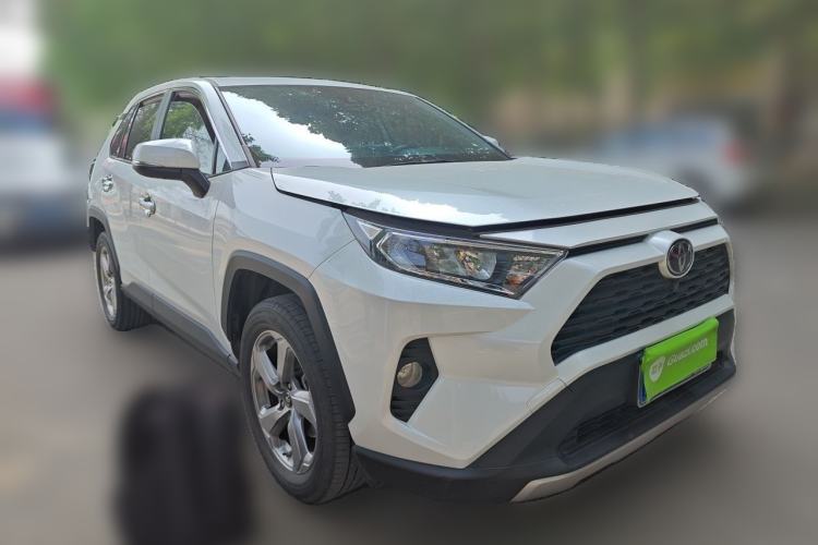 Used Toyota RAV4 2022 2.0L CVT Two-Wheel Drive Fashion Edition Front Right 45 Deg