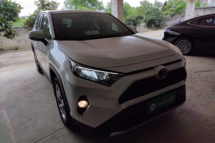 Used Toyota RAV4 2022 2.0L CVT Two-Wheel Drive Fashion Edition Front Right 45 Deg