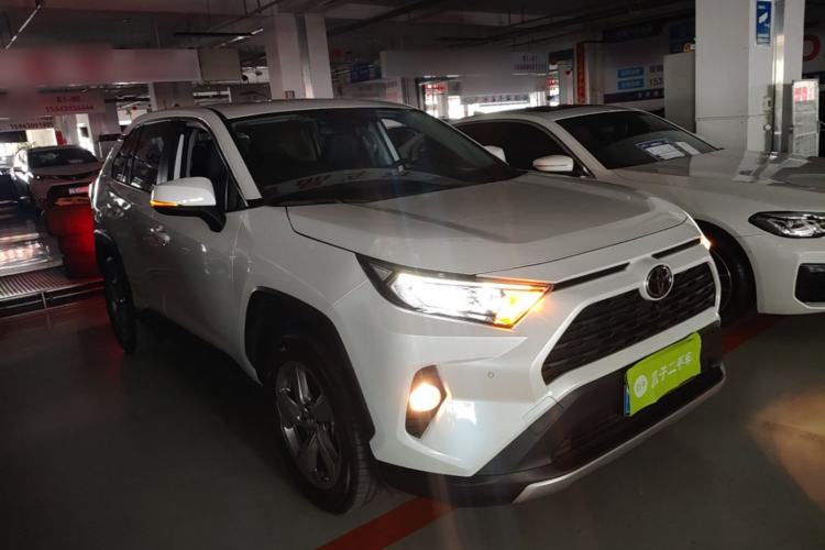 Used Toyota RAV4 2022 2.0L CVT Two-Wheel Drive Fashion Edition Front Right 45 Deg
