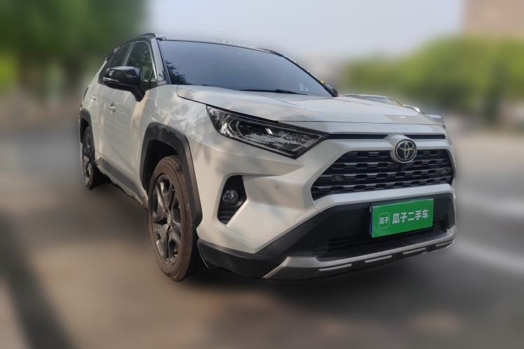 Used Toyota RAV4 2022 2.0L CVT Four-Wheel Drive Premium Edition Front Right 45 Deg
