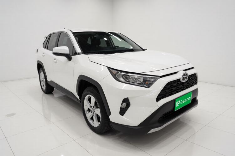 Used Toyota RAV4 2022 2.0L CVT Two-Wheel Drive Fashion Edition Front Right 45 Deg