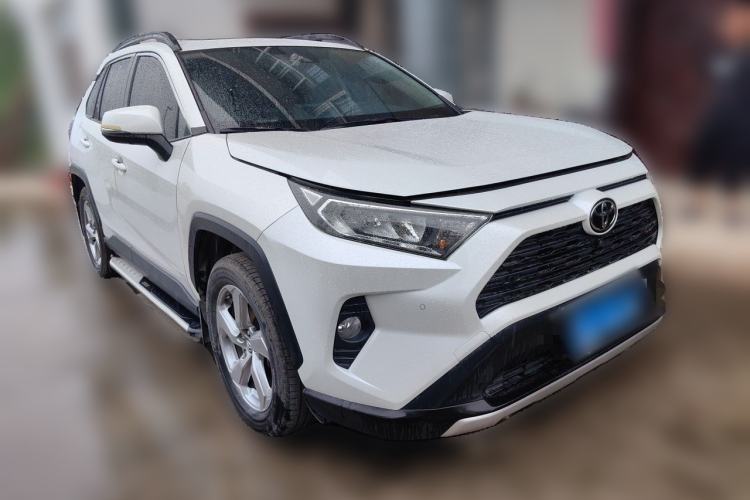 Used Toyota RAV4 2022 2.0L CVT Two-Wheel Drive Fashion Plus Edition Front Right 45 Deg
