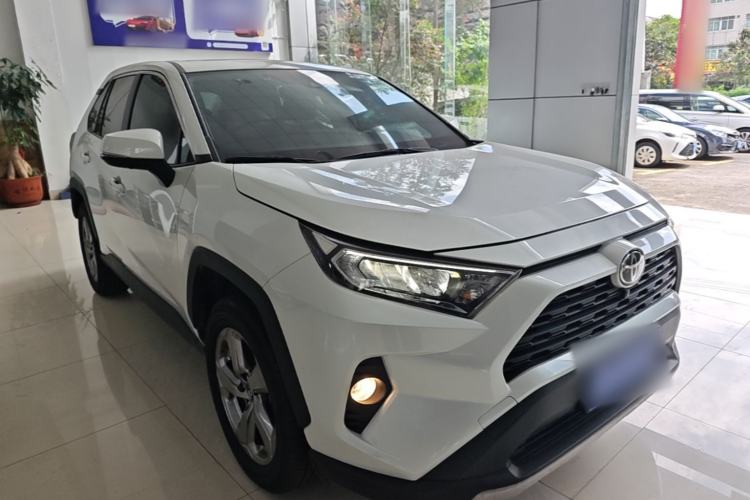 Used Toyota RAV4 2022 2.0L CVT Two-Wheel Drive Fashion Edition Front Right 45 Deg