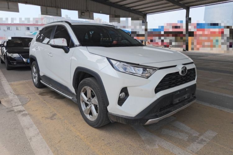 Used Toyota RAV4 2022 2.0L CVT Two-Wheel Drive Fashion Edition Front Right 45 Deg
