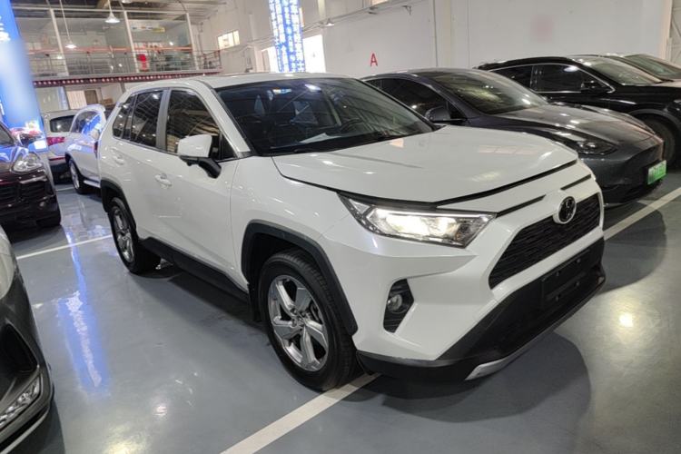 Used Toyota RAV4 2022 2.0L CVT Two-Wheel Drive Fashion Edition Front Right 45 Deg