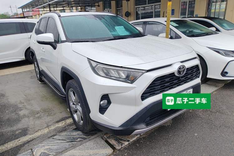 Used Toyota RAV4 2022 2.0L CVT Two-Wheel Drive Fashion Edition Front Right 45 Deg