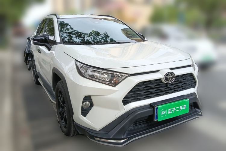 Used Toyota RAV4 2022 2.0L CVT Two-Wheel Drive Fashion Edition Front Right 45 Deg