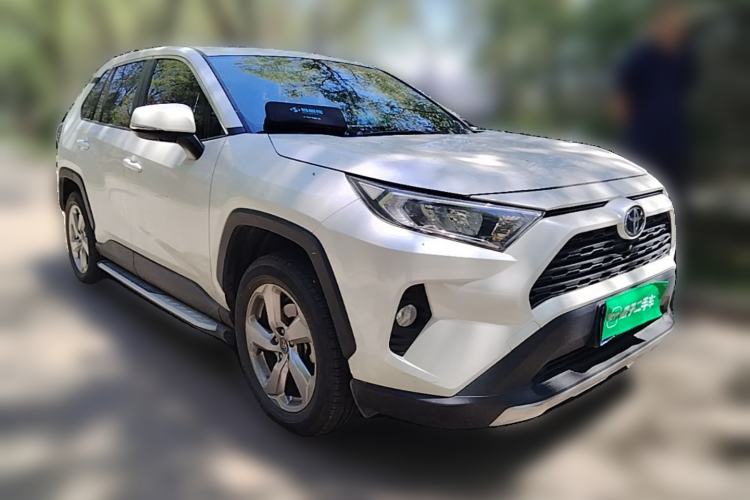 Used Toyota RAV4 2022 2.0L CVT Two-Wheel Drive Fashion Edition Front Right 45 Deg