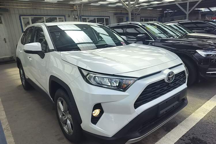Used Toyota RAV4 2022 2.0L CVT Two-Wheel Drive Fashion Edition Front Right 45 Deg