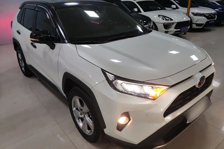 Used Toyota RAV4 2022 2.0L CVT Two-Wheel Drive Fashion Plus Edition Front Right 45 Deg