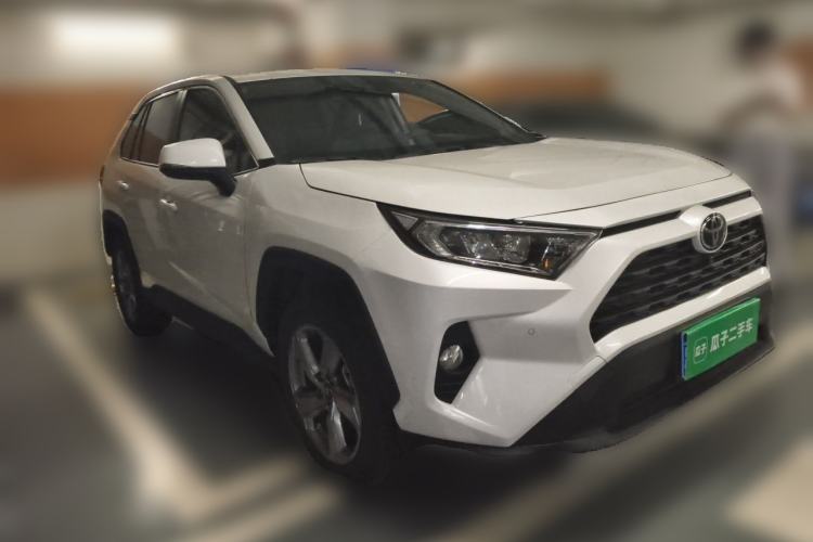 Used Toyota RAV4 2022 2.0L CVT Two-Wheel Drive Fashion Plus Edition Front Right 45 Deg