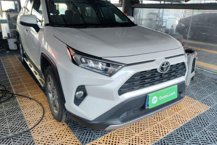 Used Toyota RAV4 2022 2.0L CVT Two-Wheel Drive Fashion Edition Front Right 45 Deg