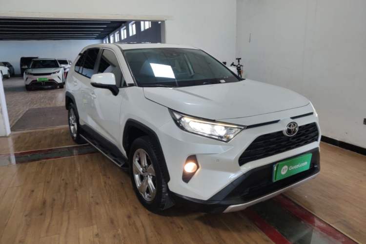 Used Toyota RAV4 2022 2.0L CVT Two-Wheel Drive Fashion Plus Edition Front Right 45 Deg