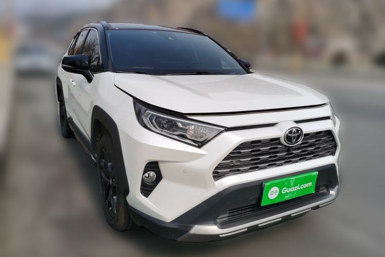 Used Toyota RAV4 2022 2.0L CVT Four-Wheel Drive Premium Edition Front Right 45 Deg
