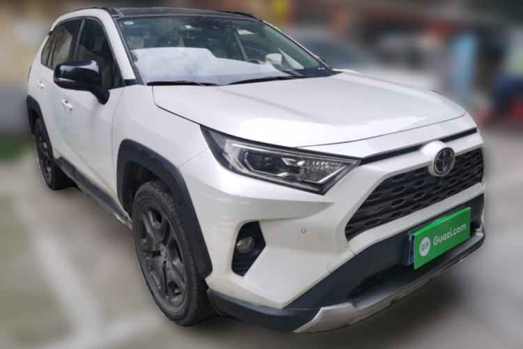 Used Toyota RAV4 2022 2.0L CVT Four-Wheel Drive Premium Edition Front Right 45 Deg