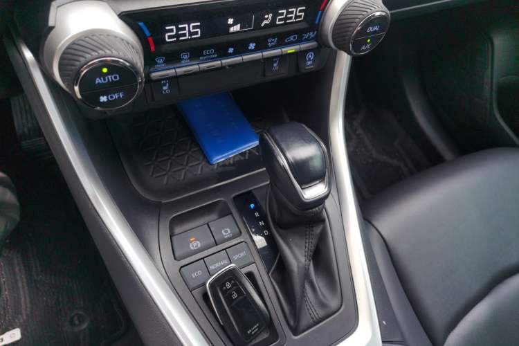 Used Toyota RAV4 2022 2.0L CVT Two-Wheel Drive Fashion Edition Gear Lever
