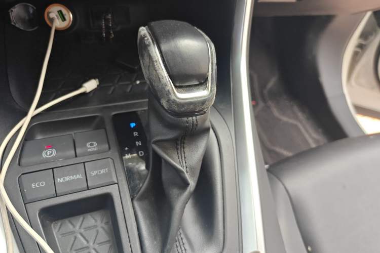Used Toyota RAV4 2022 2.0L CVT Two-Wheel Drive Fashion Plus Edition Gear Lever