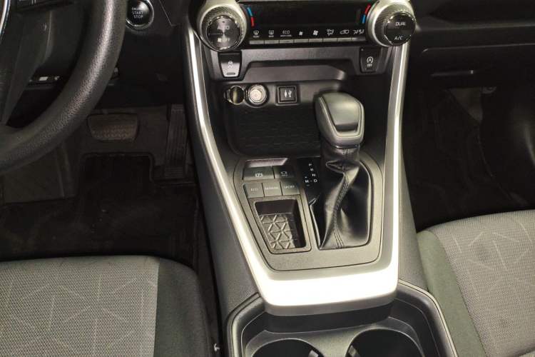 Used Toyota RAV4 2022 2.0L CVT Two-Wheel Drive Fashion Edition Gear Lever