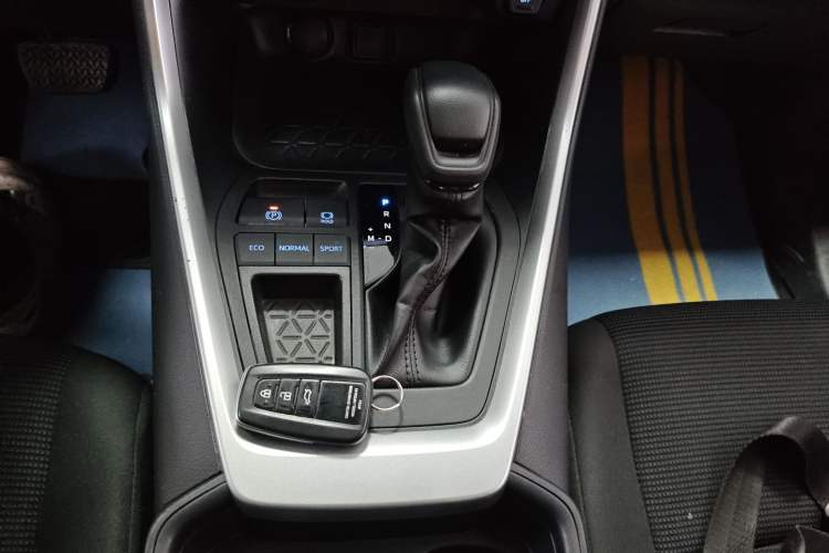 Used Toyota RAV4 2022 2.0L CVT Two-Wheel Drive Urban Edition Gear Lever