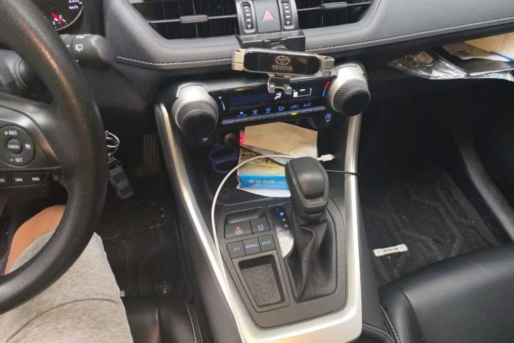 Used Toyota RAV4 2022 2.0L CVT Two-Wheel Drive Urban Edition Gear Lever