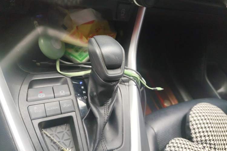 Used Toyota RAV4 2022 2.0L CVT Two-Wheel Drive Urban Edition Gear Lever