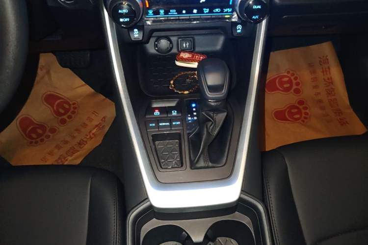Used Toyota RAV4 2022 2.0L CVT Two-Wheel Drive Fashion Edition Gear Lever