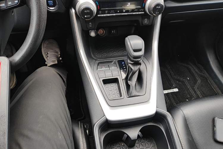 Used Toyota RAV4 2022 2.0L CVT Two-Wheel Drive Fashion Edition Gear Lever