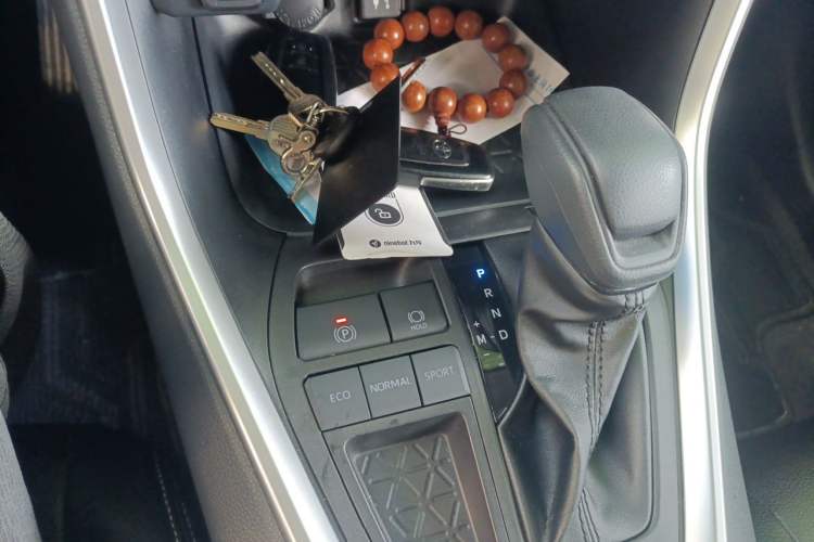 Used Toyota RAV4 2022 2.0L CVT Two-Wheel Drive Fashion Edition Gear Lever