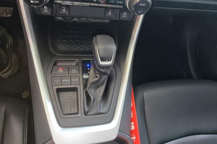 Used Toyota RAV4 2022 2.0L CVT Two-Wheel Drive Fashion Plus Edition Gear Lever
