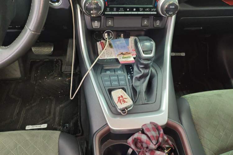 Used Toyota RAV4 2022 2.0L CVT 4x4 Style Plus Edition Gear Lever