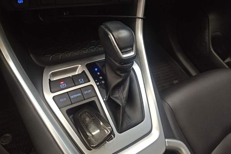 Used Toyota RAV4 2022 2.0L CVT Two-Wheel Drive Fashion Plus Edition Gear Lever