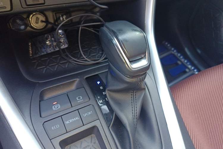 Used Toyota RAV4 2022 2.0L CVT Two-Wheel Drive Fashion Plus Edition Gear Lever