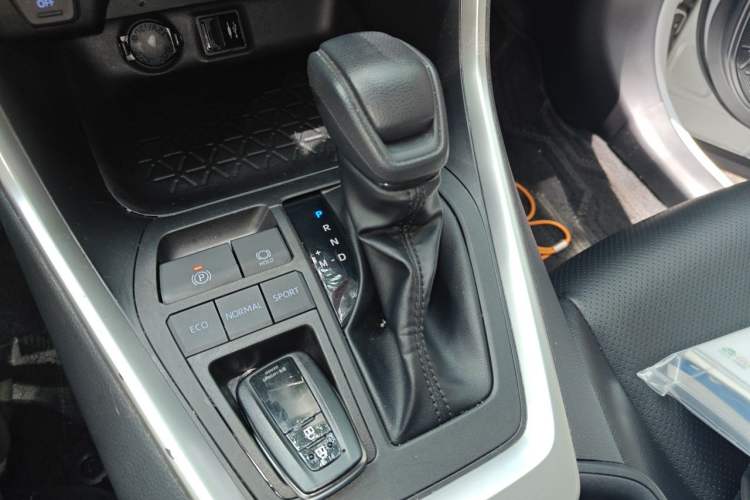 Used Toyota RAV4 2022 2.0L CVT Two-Wheel Drive Fashion Edition Gear Lever