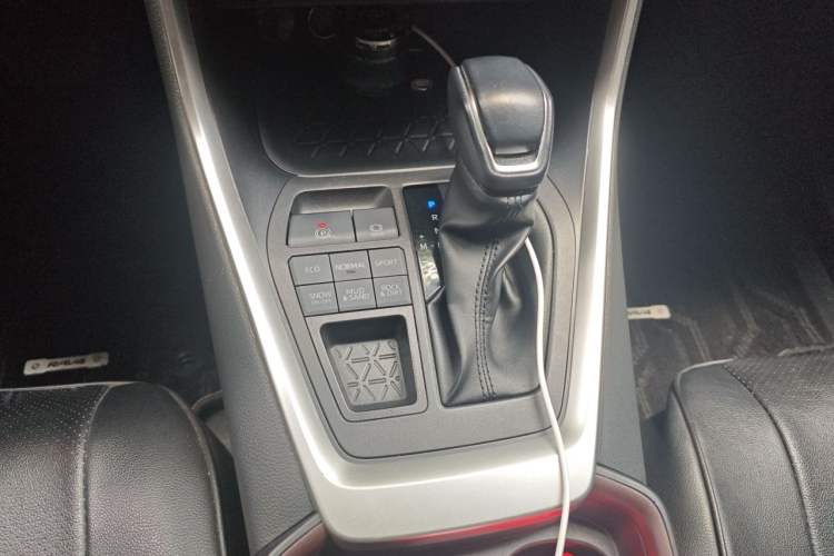 Used Toyota RAV4 2022 2.0L CVT 4x4 Style Plus Edition Gear Lever