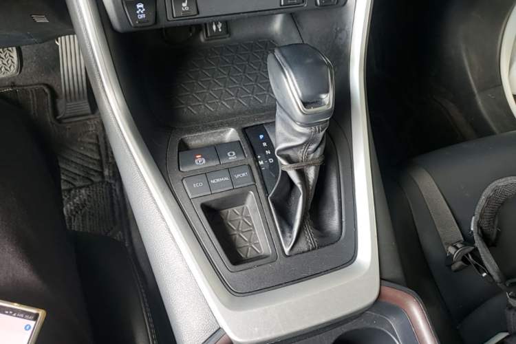 Used Toyota RAV4 2022 2.0L CVT Two-Wheel Drive Fashion Plus Edition Gear Lever