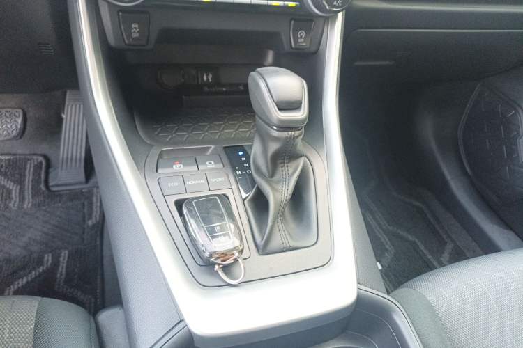 Used Toyota RAV4 2022 2.0L CVT Two-Wheel Drive Fashion Edition Gear Lever