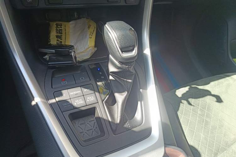 Used Toyota RAV4 2022 2.0L CVT 4x4 Style Plus Edition Gear Lever
