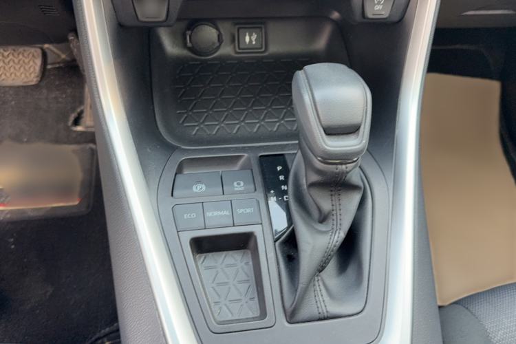 Used Toyota RAV4 2022 2.0L CVT Two-Wheel Drive Fashion Edition Gear Lever