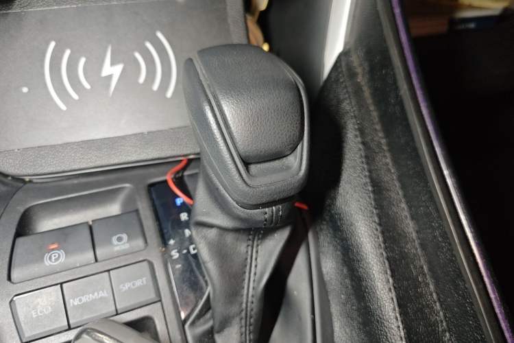Used Toyota RAV4 2022 Dual-Engine 2.5L E-CVT Two-Wheel Drive Elite Edition Gear Lever