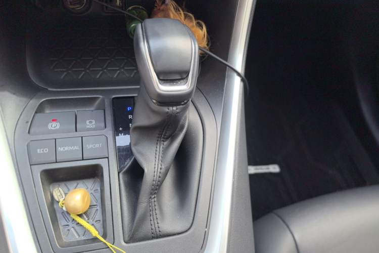 Used Toyota RAV4 2022 2.0L CVT Two-Wheel Drive Fashion Plus Edition Gear Lever
